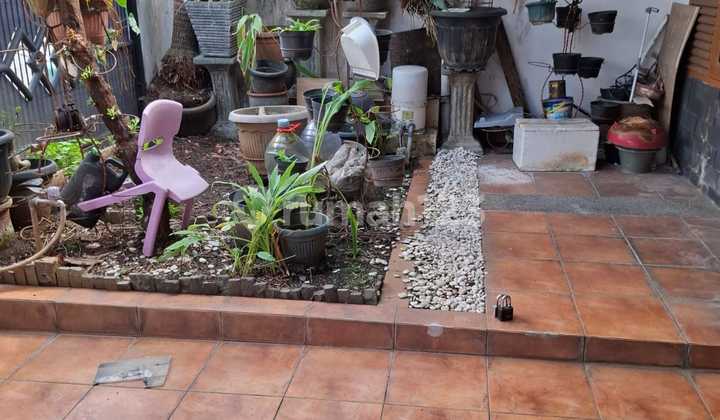 Rumah Rapi Kondisi Bagus di Bintaro Sektor 2