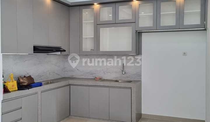 Ready-to-Occupy House with SHM in East Ciputat Ready-to-Occupy House with SHM in East Ciputat