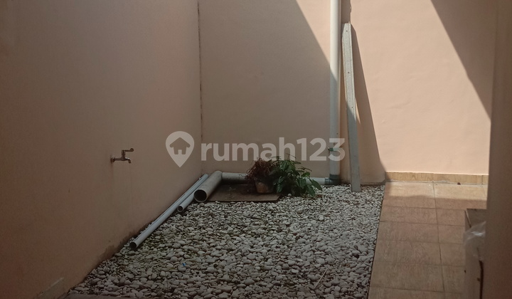 Ready-to-Live Home in a Good Cluster, Freehold House 2