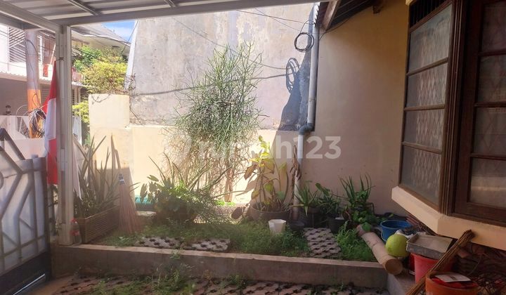 Dijual Cepat dan Murah Rumah Dekat Taman dalam Perumahan Bintaro Sektor 2