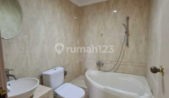 2 Bedroom Apartment In Senayan 2