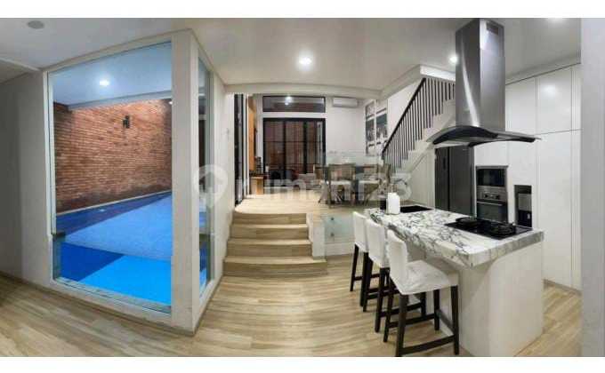 Rumah dengan Kolam Renang di Kawasan Rengas Nempel Bintaro Sektor 2