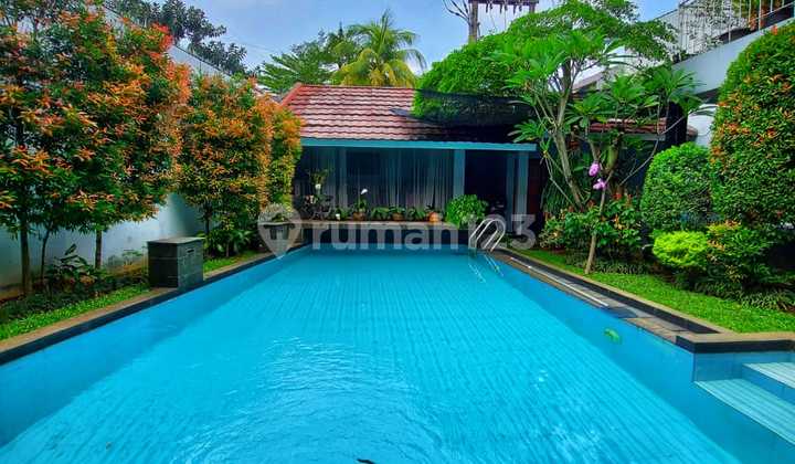 Rumah Modern Minimalis dengan Private Pool di Bintaro Sektor 3A