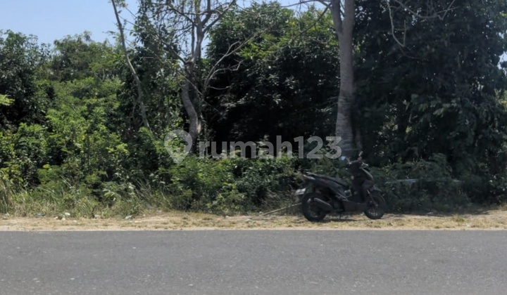 Strategic Land 930 m² by the Main Road Strategic Land 930 m² by the Main Road