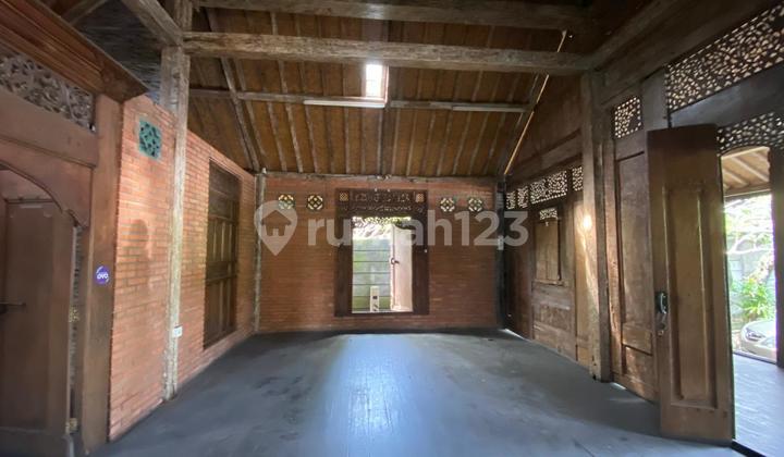 Rumah Full Bangunan Kayu di Denpasar Selatan