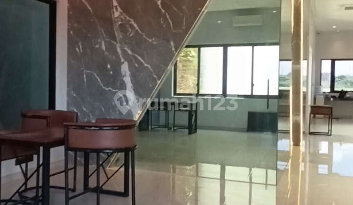 Gedung Besar Dan Bagus Siap Pakai