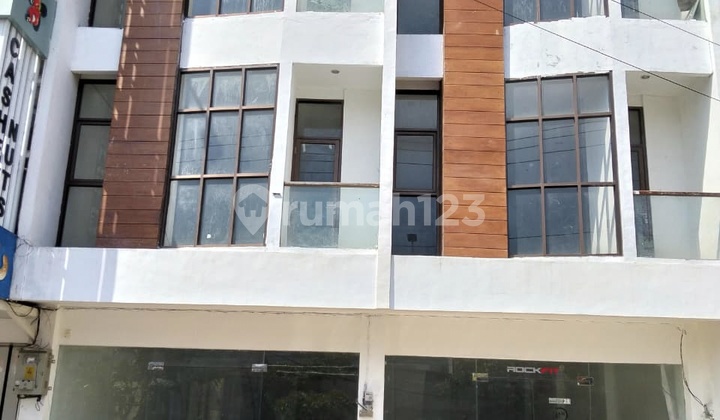 New 3-Story Shop House Ready for Use 2