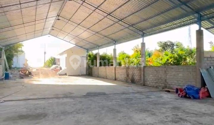 Warehouse 1000 m² and Employee Mess in Munggu.