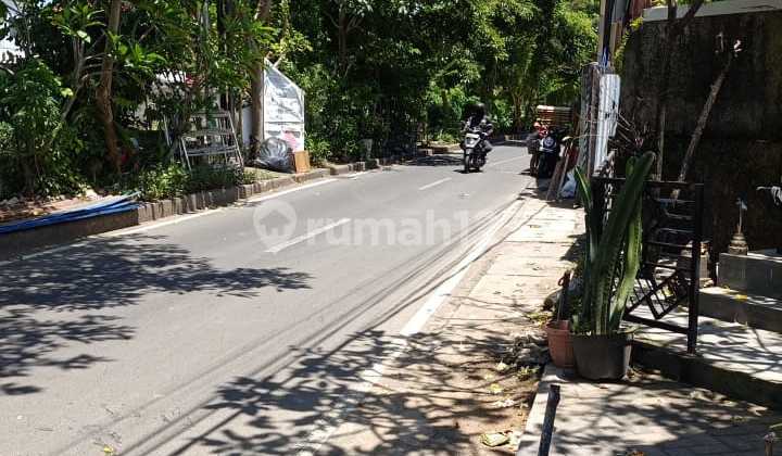 Ready-to-Use Roadside Shop in Kuta 2