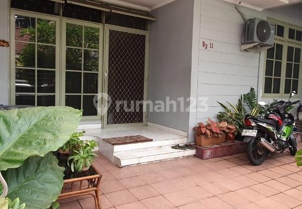 Rumah 2 lantai siap huni di Taman Aries, Jakarta Barat. 