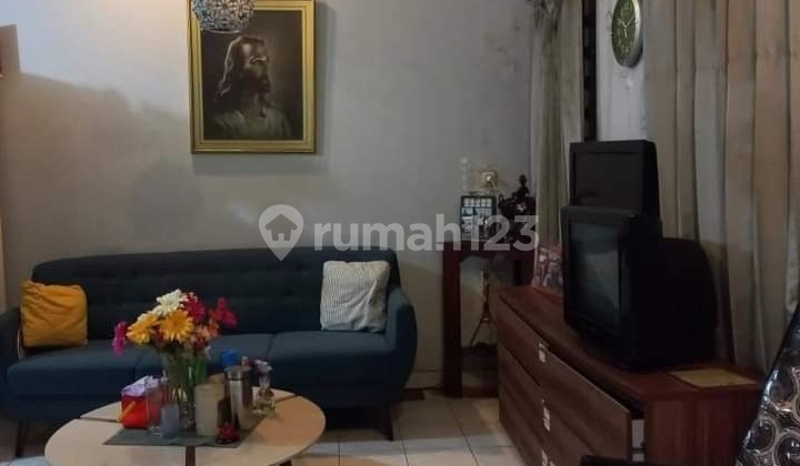 Rumah Strategis di pinggir jalan besar Di komplek Taman Aries, meruya, Jakarta Barat. Rumah Strategis di pinggir jalan besar Di komplek Taman Aries, meruya, Jakarta Barat.