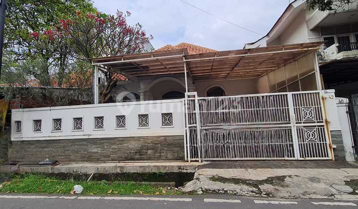 Rumah Mewah di Jantung Jakarta, Jakarta Pusat! Lantai marmer. Dekat stasiun dan RS Rumah Mewah di Jantung Jakarta, Jakarta Pusat! Lantai marmer. Dekat stasiun dan RS