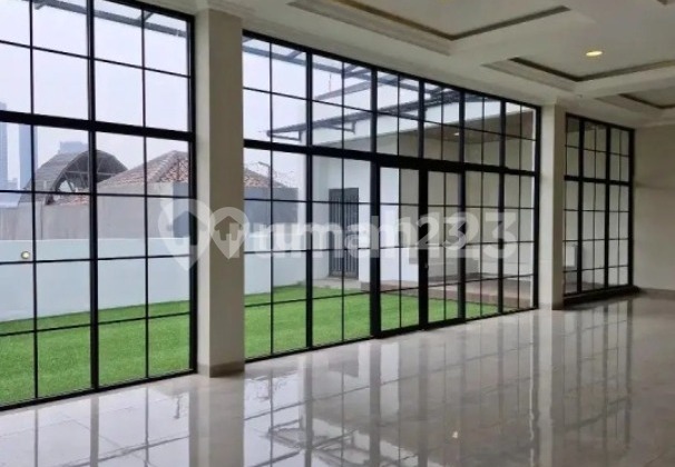 Rumah baru dan mewah Satu-satunya  di kawasan Tomang, Jakarta Barat