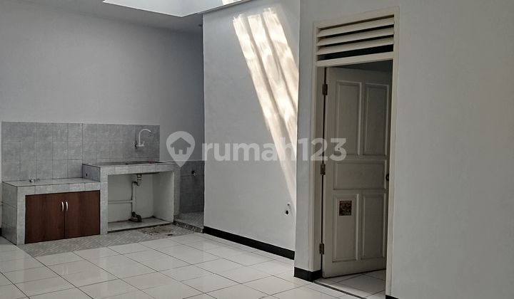 Rumah baru selesai di renov, siap huni di perumahan Bojong Indah, Jakarta Barat. 2