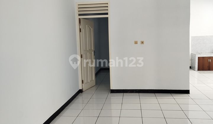 Rumah baru selesai di renov, siap huni di perumahan Bojong Indah, Jakarta Barat.