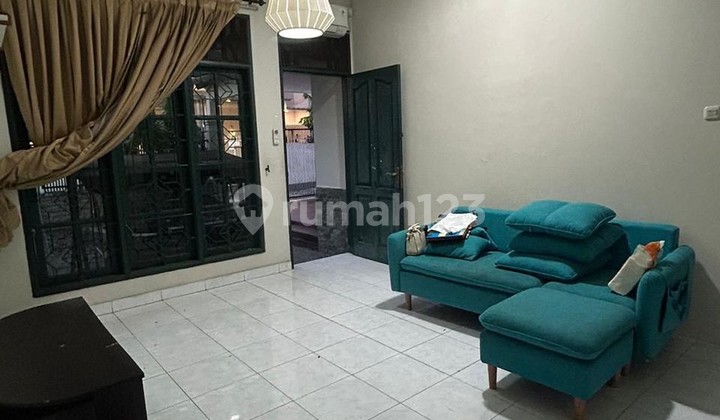 Rumah Dekat MRT Lebak Bulus, bisa dijadikan tempat kos-kosan Rumah Dekat MRT Lebak Bulus, bisa dijadikan tempat kos-kosan