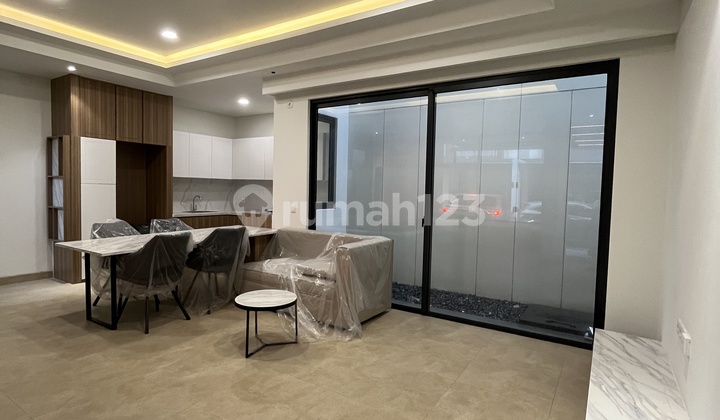 Di Sewakan Rumah Fully Furnished di BSD City 2