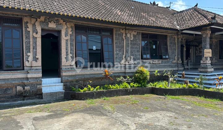 Roadside Business Space on the Way to Ubud