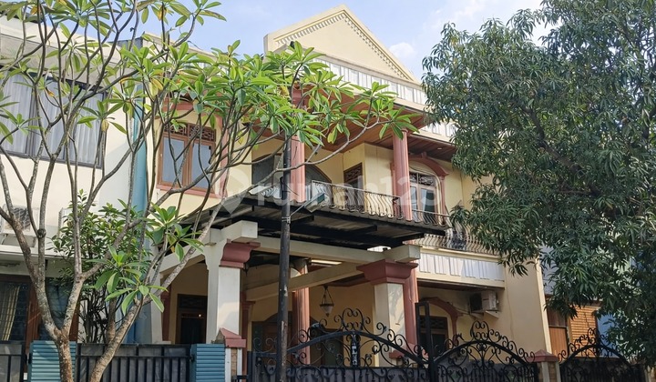 2-Story House Spacious Near Station, Modern Market, Toll Road and School