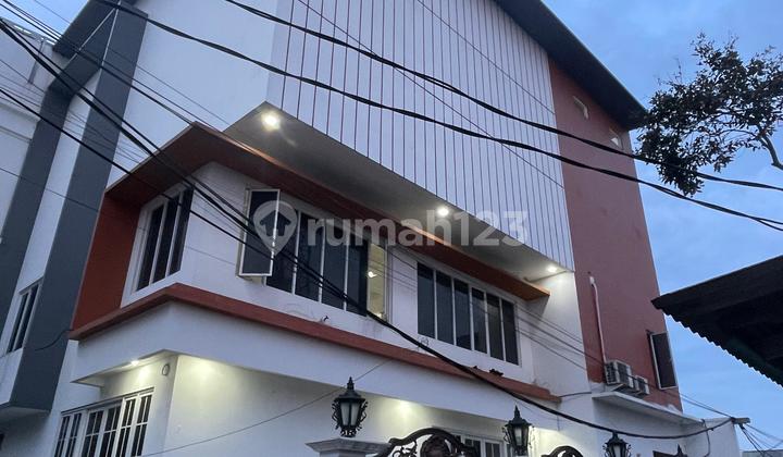 Jual Rumah Mewah di Lengkapi Lapangan Badminton di Leuwiliang Jual Rumah Mewah di Lengkapi Lapangan Badminton di Leuwiliang