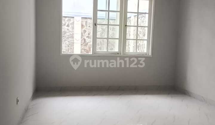 Dijual Rumah 2 LT Baru Renovasi Depan Taman di Legenda Wisata Cibubur 2