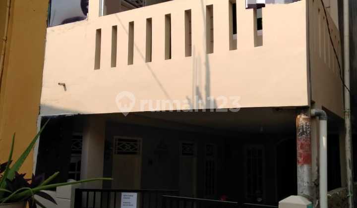 For Sale: 2-Story Boarding House with 17 Rooms in a Dense Student Area, Beji Depok. 1