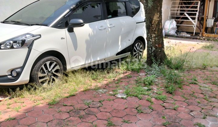 Classic Design Residence in a Strategic Location Classic Design Residence in a Strategic Location