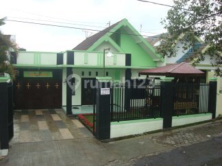 Dijual Villa Di Pusat Kota Batu, Malang, Full Furnished