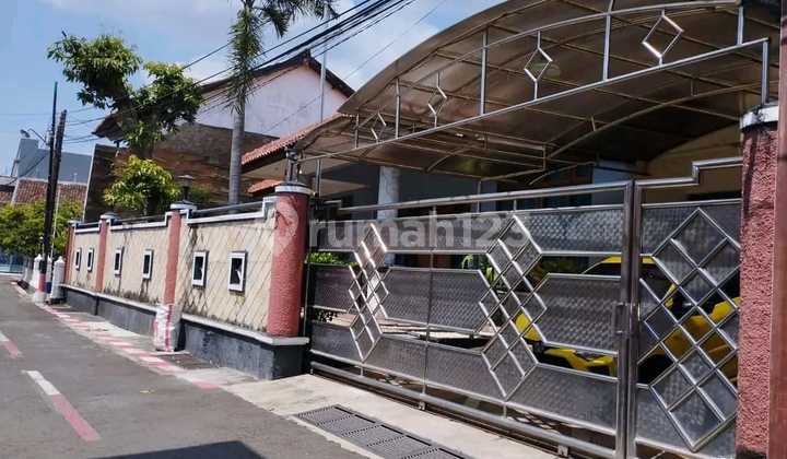 Rumah Besar Siap Huni Parkir 4 Mobil Lingkungan Nyaman Pedurungan 1