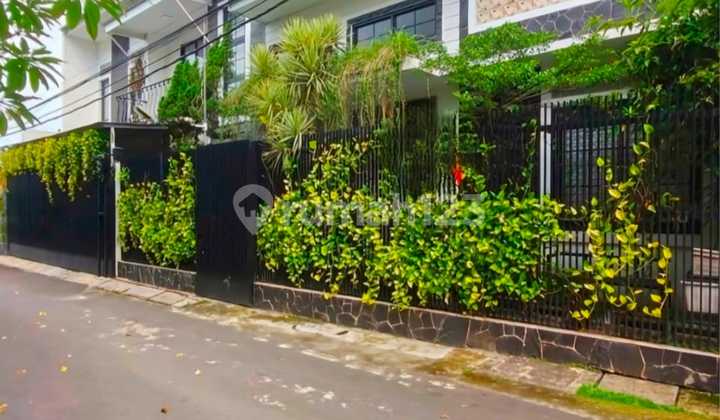 Rumah Minimalis Mewah Bambu Apus, Cipayung Jakarta Timur