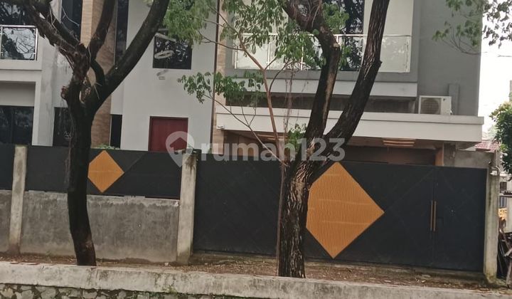 Rumah 2 Lantai Dalam Cluster Full Furnish di Cipondoh Tangerang