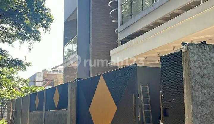 Rumah 2 Lantai Dalam Cluster Full Furnish di Cipondoh Tangerang 2