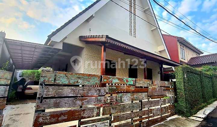 Rumah Etnik Modern dengan Kolam Renang di Kelapa Dua Depok Rumah Etnik Modern dengan Kolam Renang di Kelapa Dua Depok
