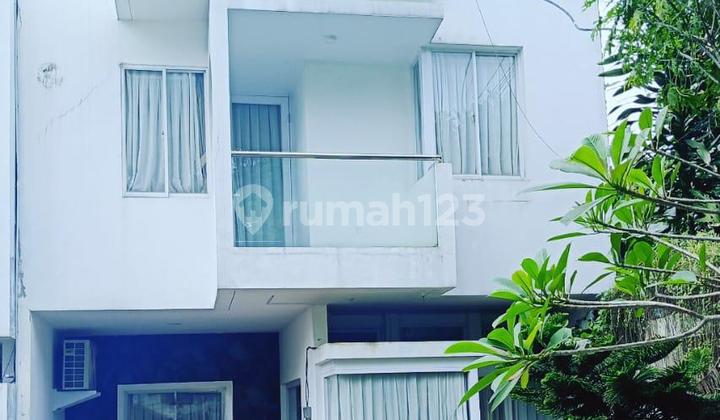 Rumah 3 Lantai Hook di Cobico Residence Serua Indah Tangsel