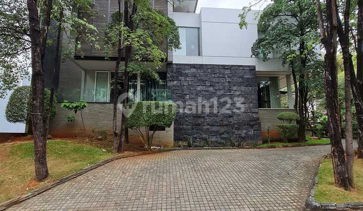 Rumah Mewah Lotus Palace di Pantai Indah Kapuk