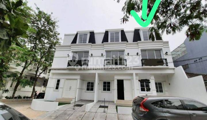 Bangunan Baru, Jual Bu Rumah 3,5 Lantai di Muara Karang 2