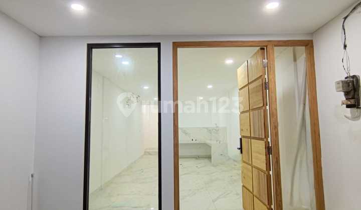 Dijual Rumah 3 Lantai Rapi Siap Huni Di Taman Palem