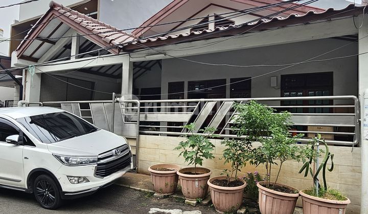 House For Rent Well-Maintained Ready to Live In West Jakarta