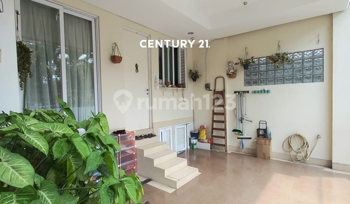 Rumah Ada Kolom Renang di Bintaro Sektor 9 5693