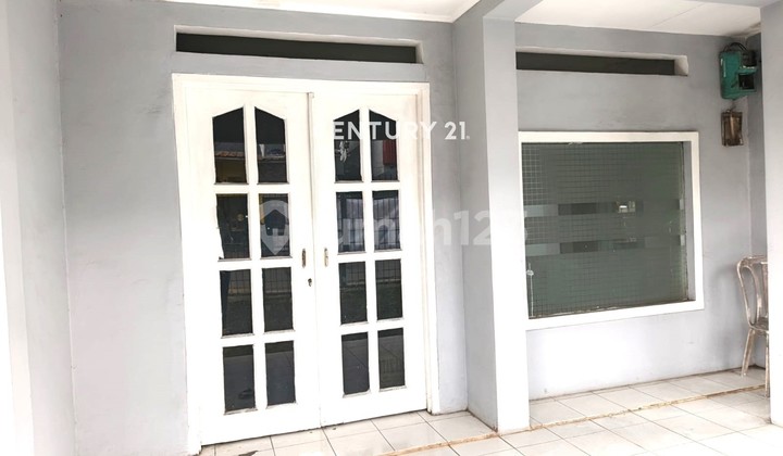 For Sale Commercial Space Prime Location by the Road 10161