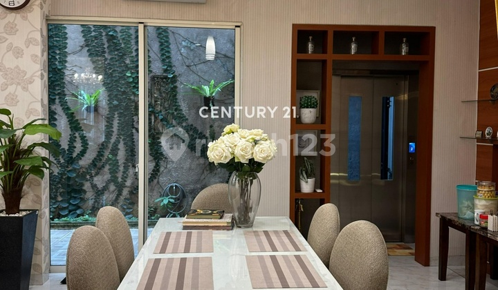 Neat and Well-Maintained House in Kebayoran Residence Bintaro 7828 2