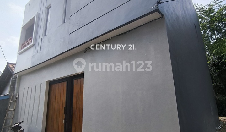 For Sale: 12-Room Boarding House Behind Bintaro 5302 Stall