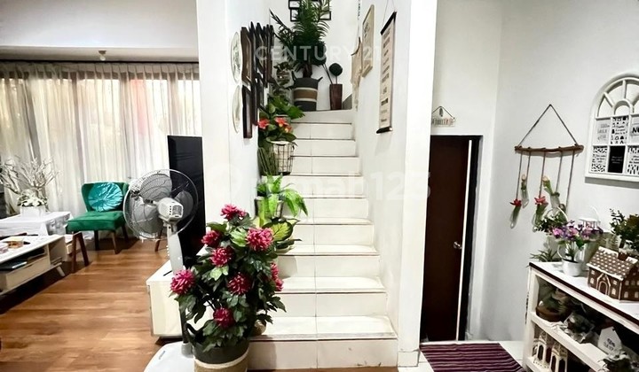 2-Story House Corner Good Condition Discovery Area Bintaro 9996 2
