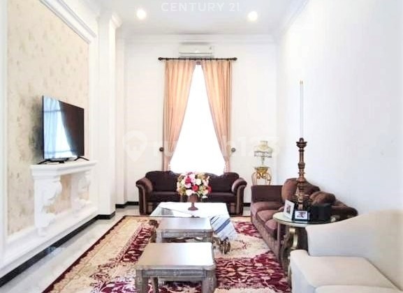 Beautiful and Neat Luxury House at Plumeria Residence Bintaro 8565