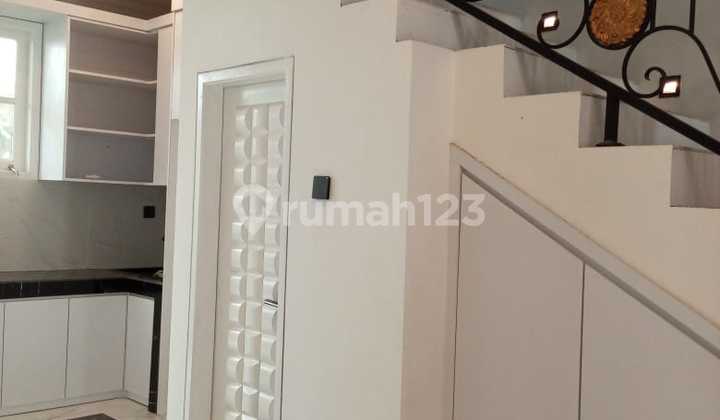 Rumah Mewah 3 Lantai Dalam Komplek Townhose di Jagakarsa - Jakarta Selatan 2