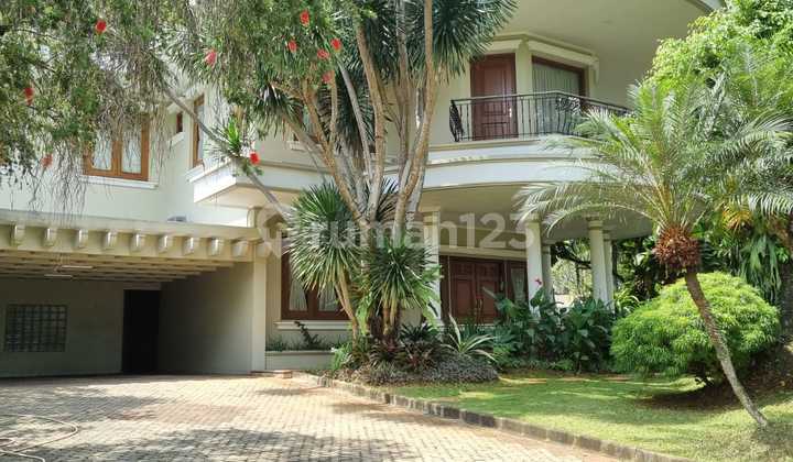 Rumah Sewa Mewah Exclusive Bangunan New Classic Eropa Lokasi Strategis di Cilandak Timur, Jakarta Selatan