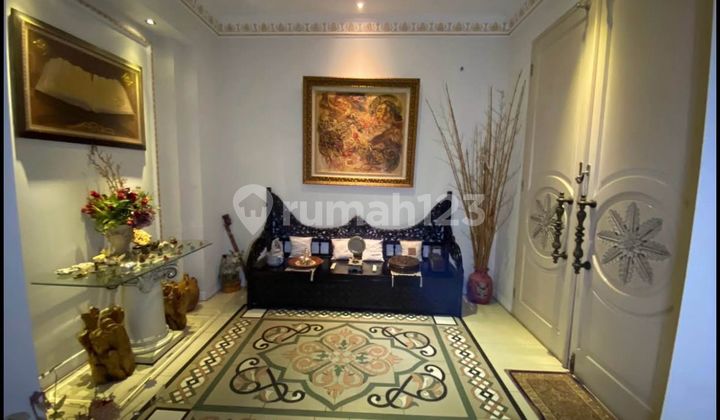 Classic Luxury House Premium Location Strategic Position in Jagakarsa, South Jakarta 2