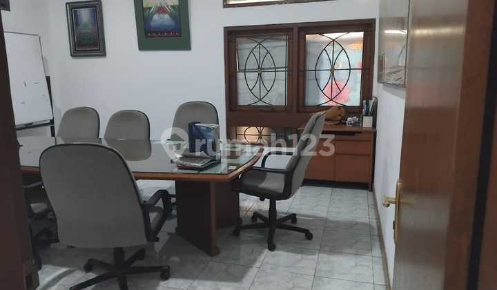Rumah Lama Halaman Luas Sangat Strategi Dipinggir Jalan Raya Tebet, Jakarta Selatan 2