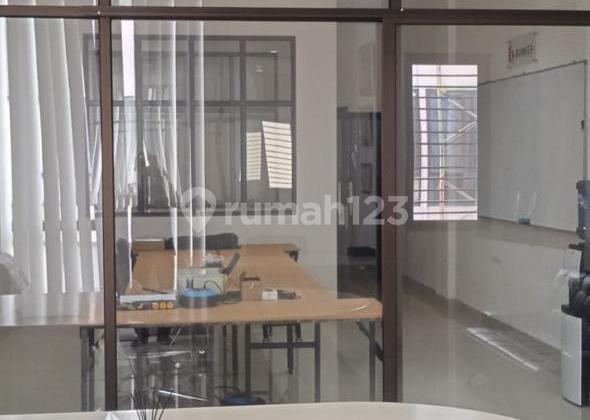 Ruko Bagus 3 Lantai Semi Furnished Lokasi Strategis di Bintaro Permai, Jakarta Selatan
