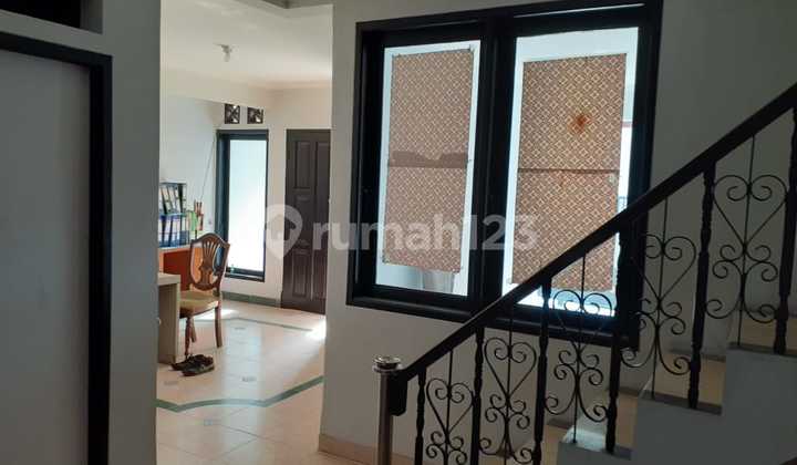 Beautiful 2-Story House Ready to Live in Strategic Location in Tebet Kebon Baru, South Jakarta 2